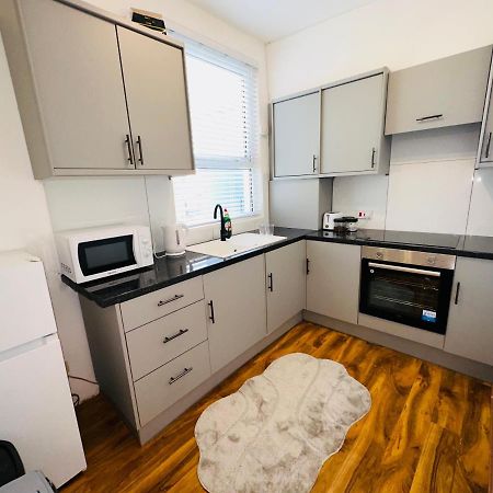 Newley Refurbished One Bedroom Flat هاستَنغ المظهر الخارجي الصورة